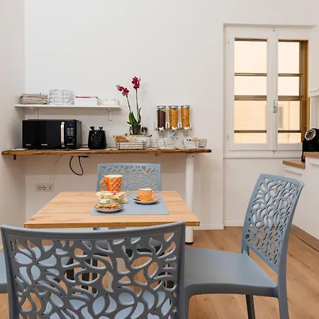 ゲストハウス La Casa Di Ambra 3*
